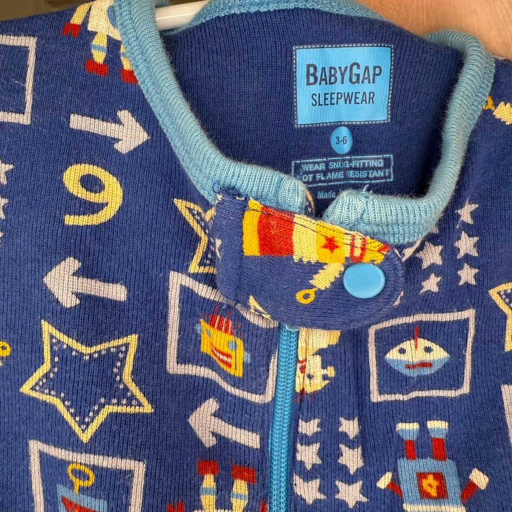 Baby Gap Sleepwear Robot Stars Footed Pajamas Size 3-6 Months - Picture 4 of 4